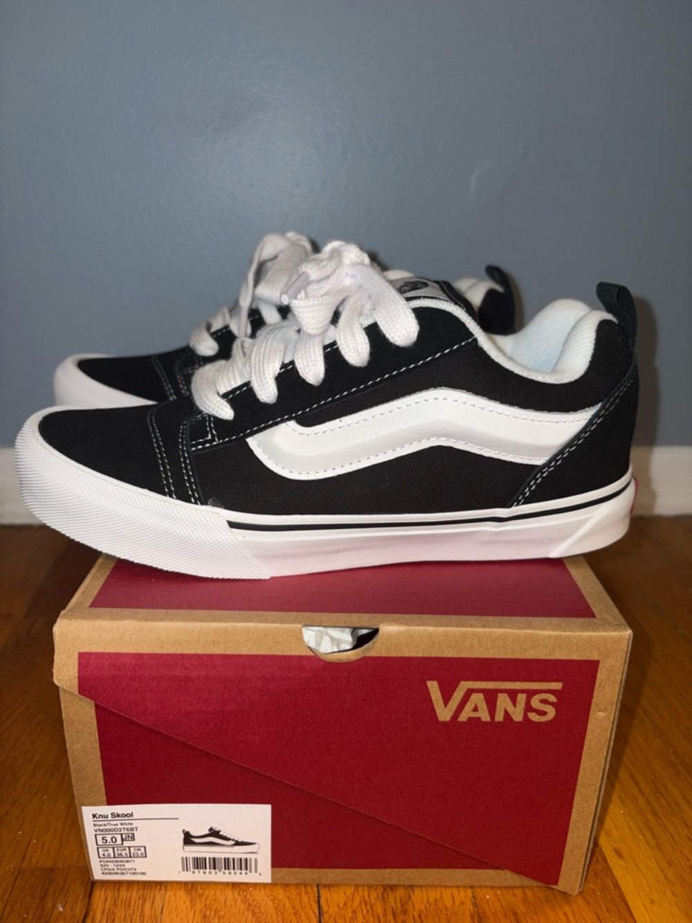 BNIB Vans Knu Skool